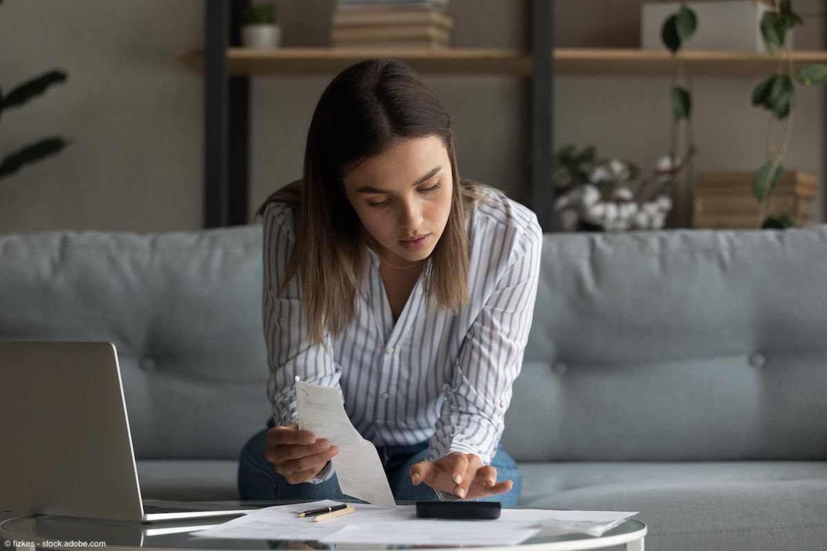 Young woman paying bills | Image Credit: © fizkes - stock.adobe.com