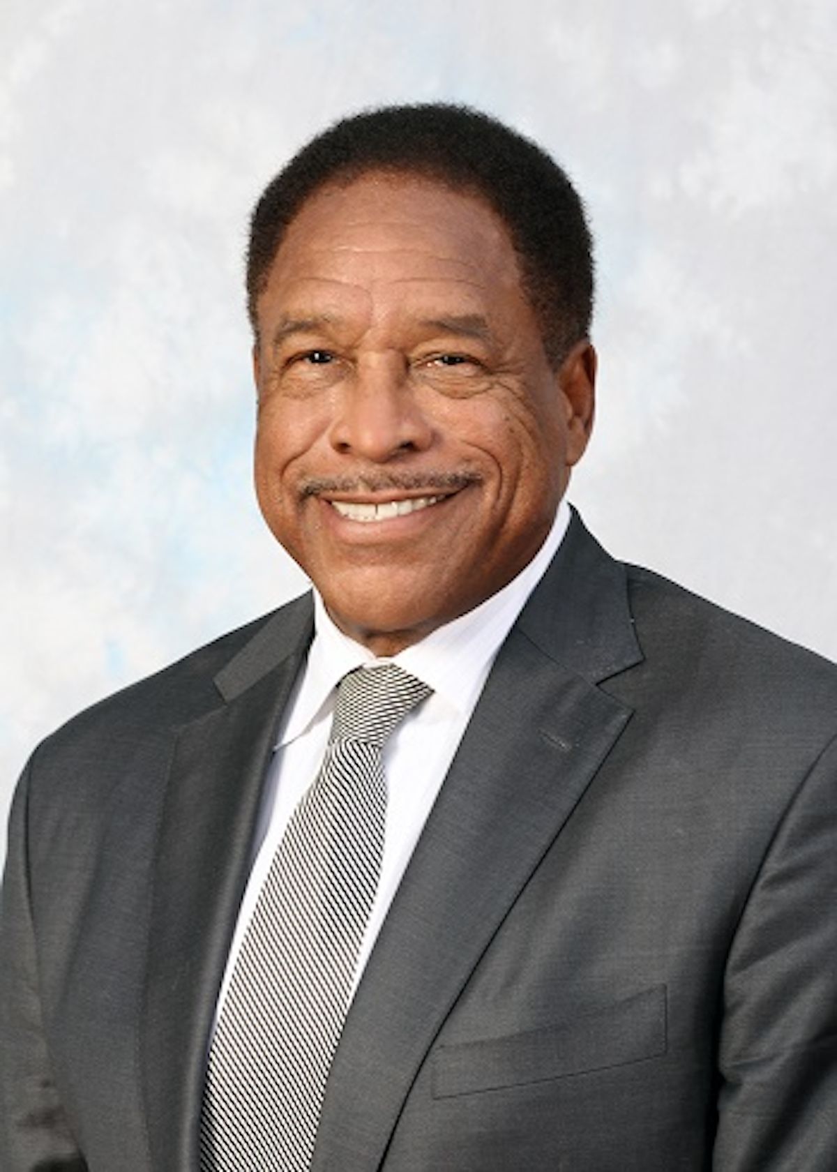 Former MLB player Dave Winfield shares lessons from baseball, philanthropy