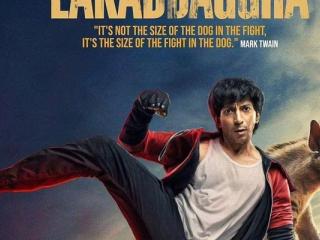 Film poster of a young man mid-kick on the roof of a yellow taxi, with a dog behind him and a red-and-grey title