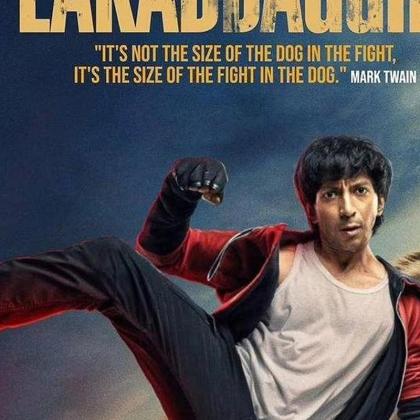 Film poster of a young man mid-kick on the roof of a yellow taxi, with a dog behind him and a red-and-grey title