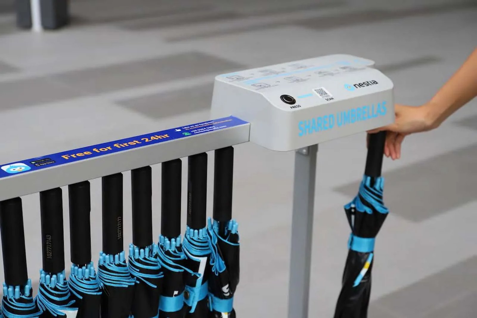 Shared umbrellas: Unlocking an umbrella with a QR code