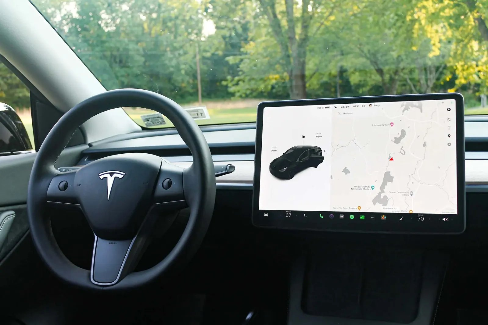 Tesla Autopilot: From reaction to anticipation: UX that is one step ahead.