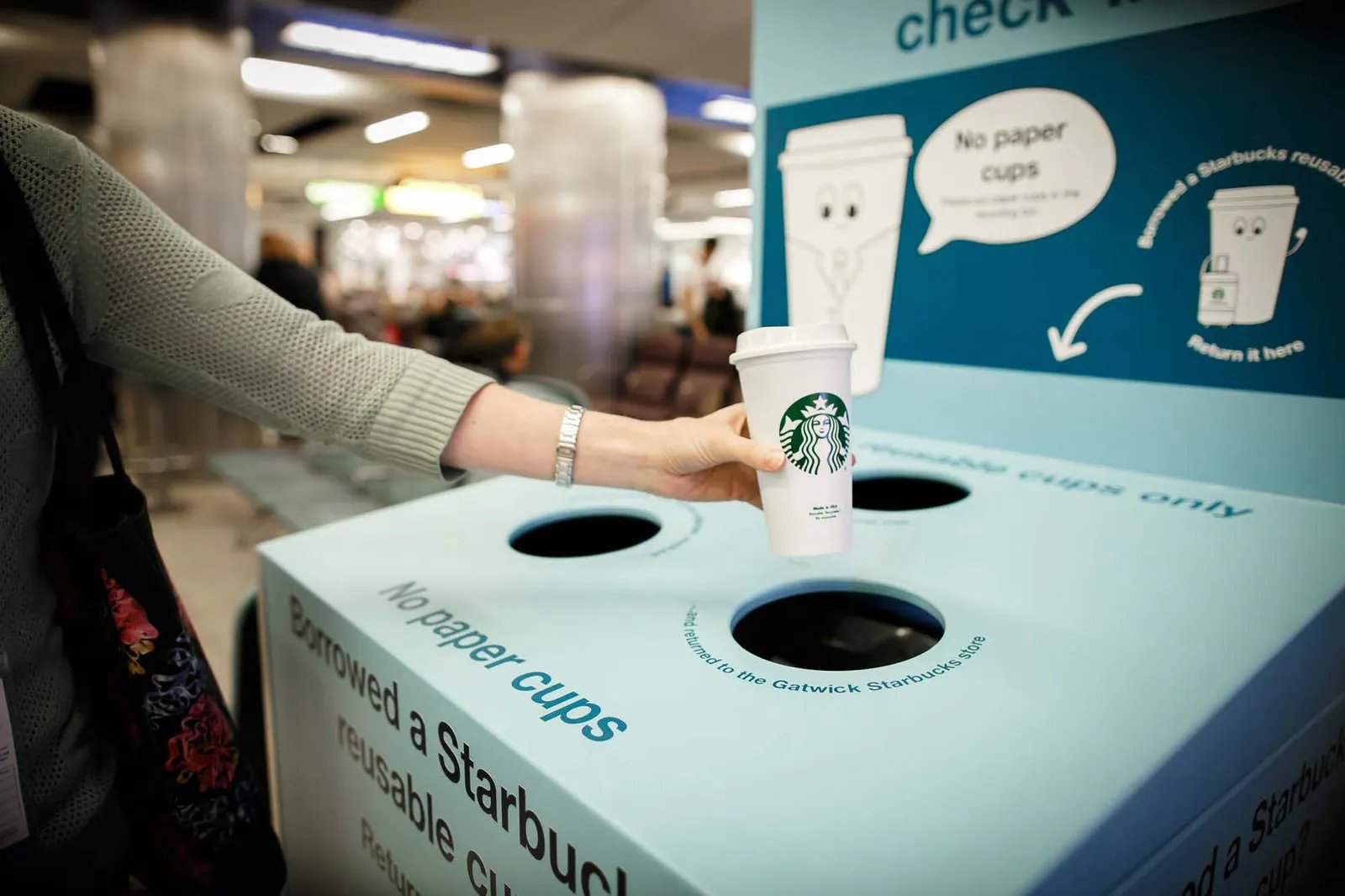 Cup Check-in: Primera prueba de envases reutilizables en el aeropuerto de Gatwick en Londres.