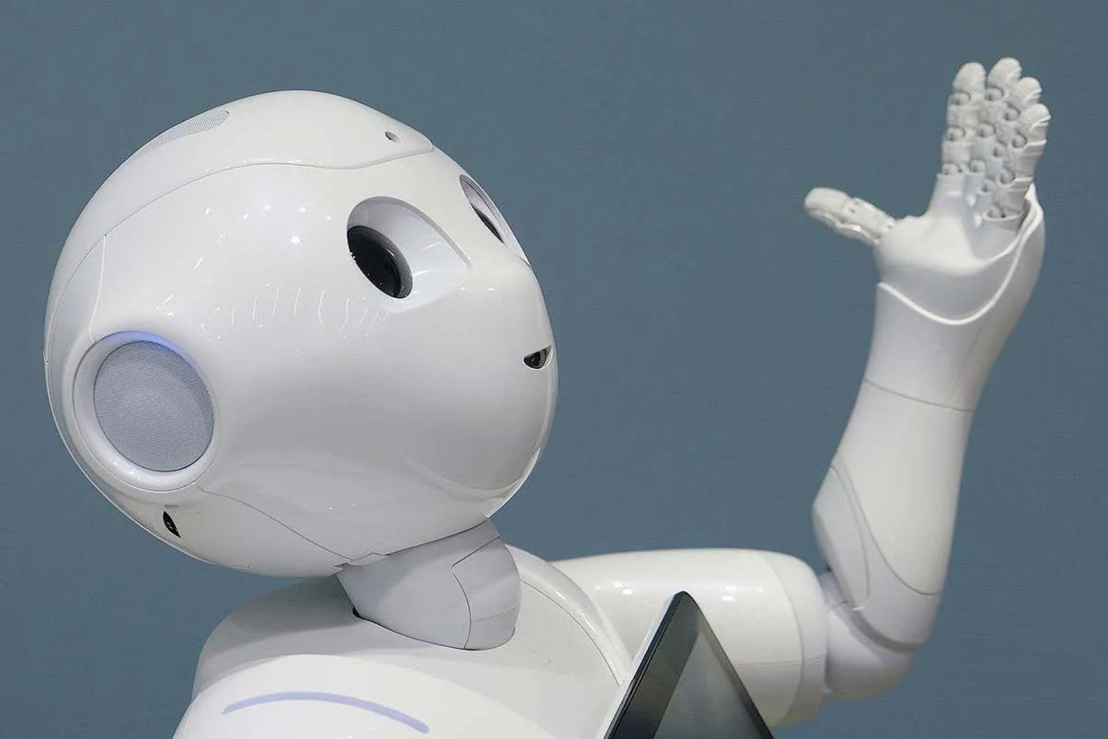 Robot Pepper: Primer robot humanoide que puede comunicarse e interpretar emociones humanas
