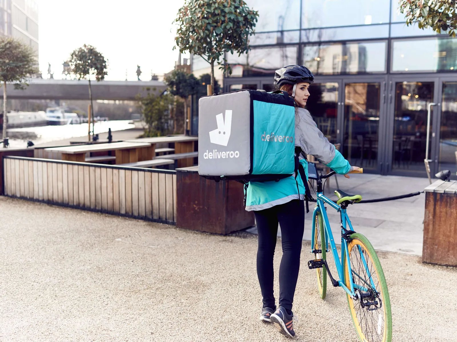 Deliveroo: Compañía de transporte especializada en datos.