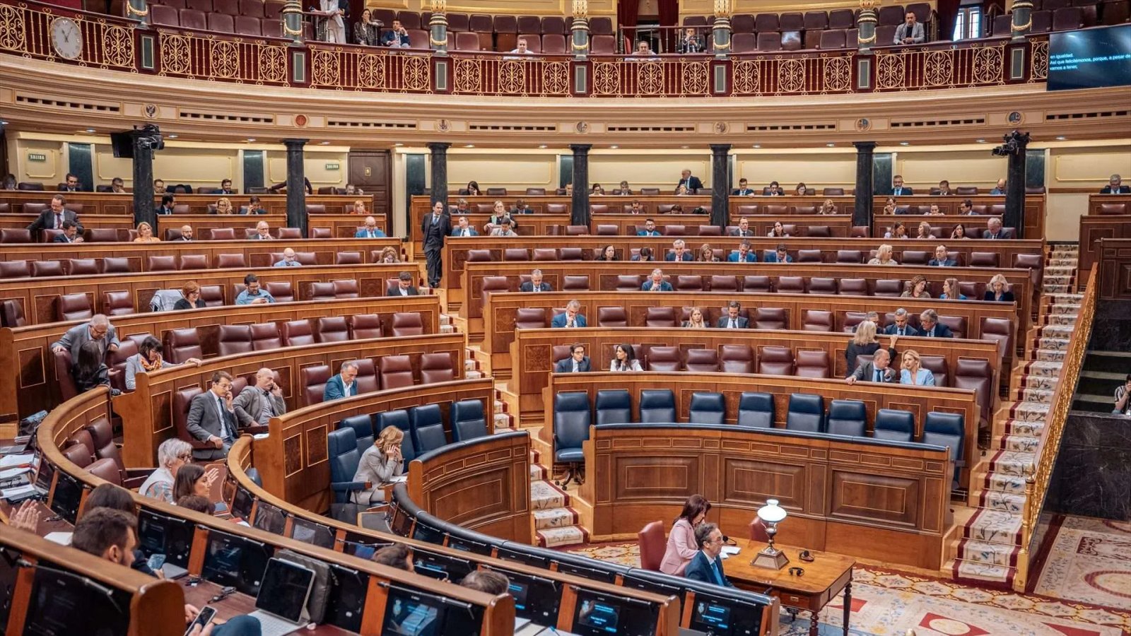 Widespread corruption: La corrupción se integra como dinámica sistémica, distorsionando el funcionamiento institucional y pervirtiendo la noción de lo público.