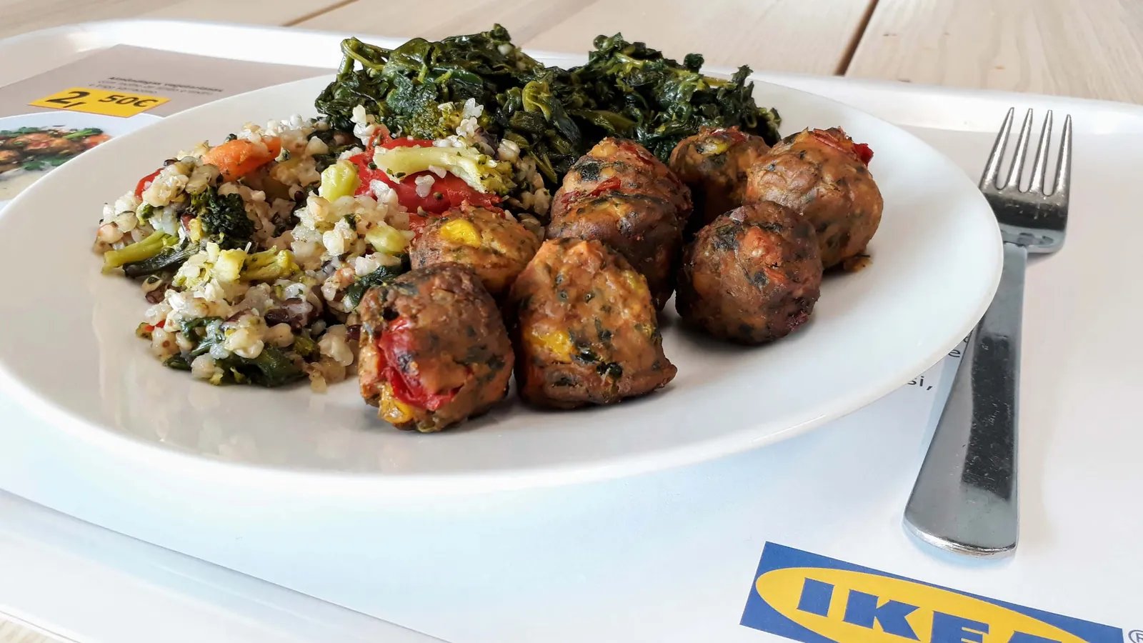 Meatless meatball: Crea una versión sin carne de su icónica albóndiga.