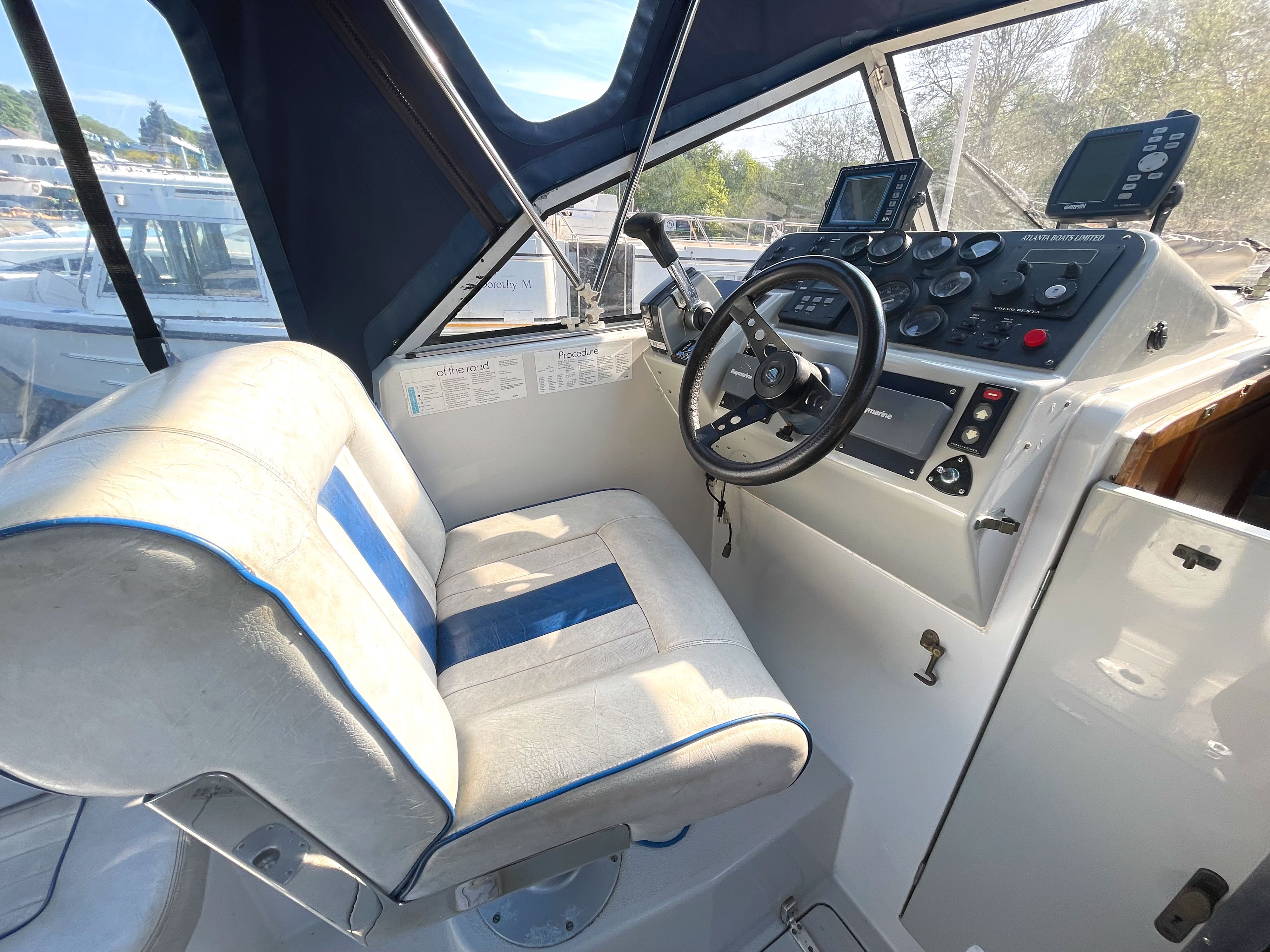 Atlanta 27 Sapphire Special Edition | Broom Boat Sales