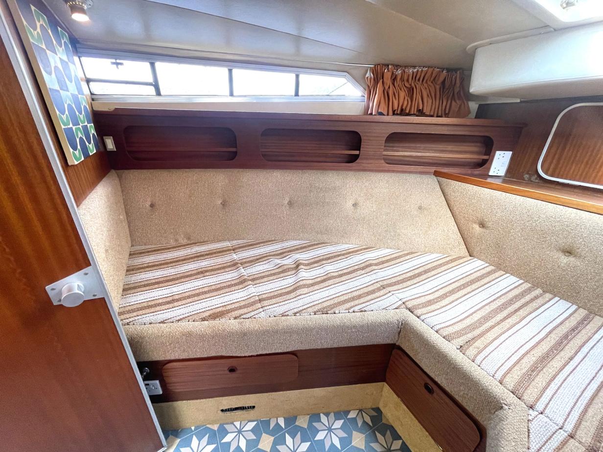 Broom Crown 37 Flybridge Boat For Sale Norfolk Broom Boat Sales 