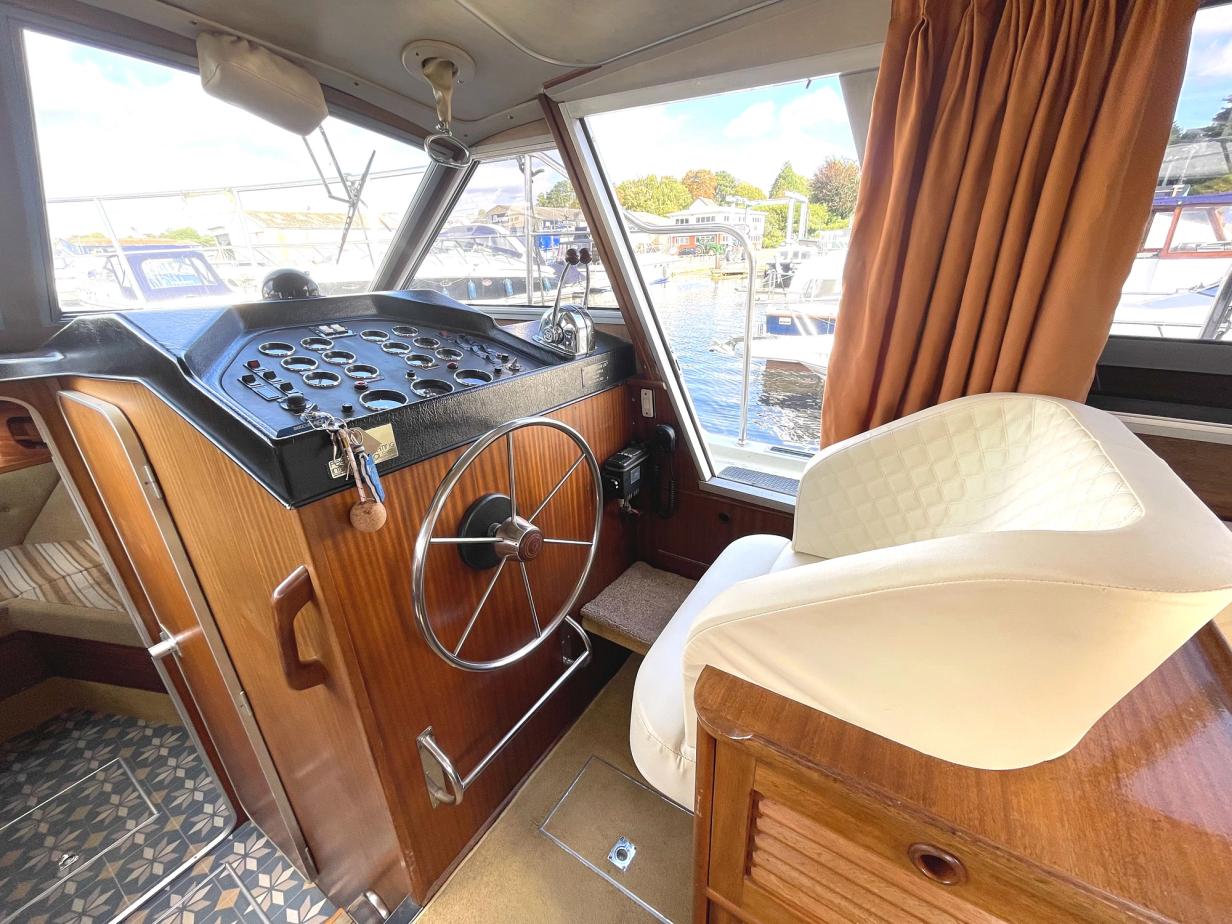 Broom Crown 37 Flybridge Boat For Sale Norfolk Broom Boat Sales 