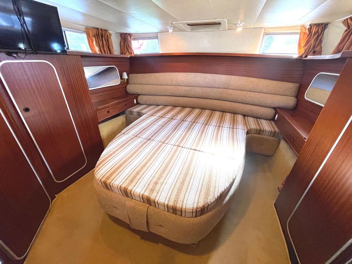 Broom Crown 37 Flybridge Boat For Sale Norfolk Broom Boat Sales 