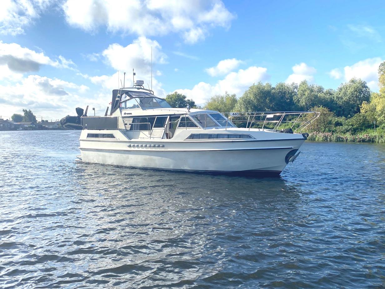 Broom Crown 37 Flybridge Boat For Sale Norfolk Broom Boat Sales 