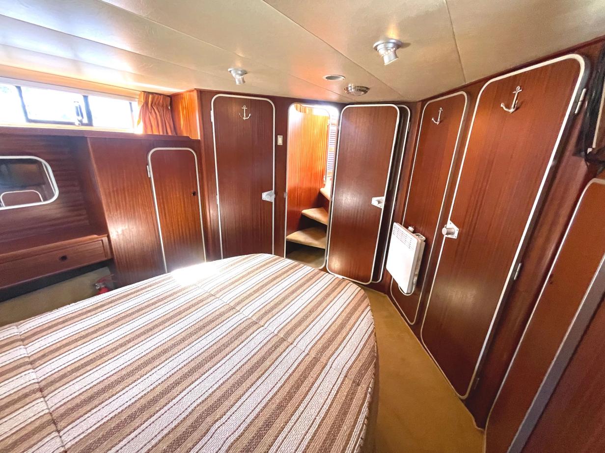 Broom Crown 37 Flybridge Boat For Sale Norfolk Broom Boat Sales 