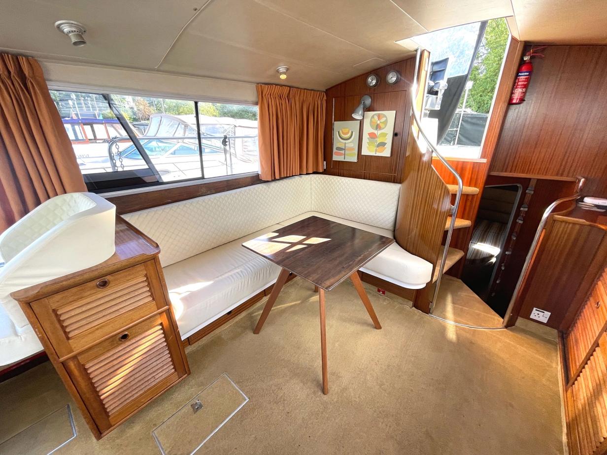 Broom Crown 37 Flybridge Boat For Sale Norfolk Broom Boat Sales 