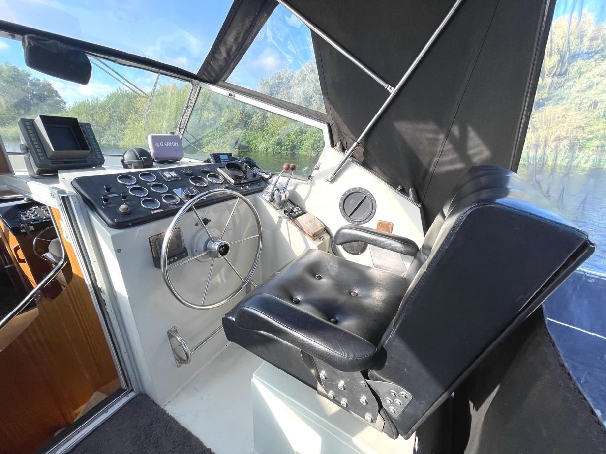 Broom Crown 37 Flybridge Boat For Sale Norfolk Broom Boat Sales 