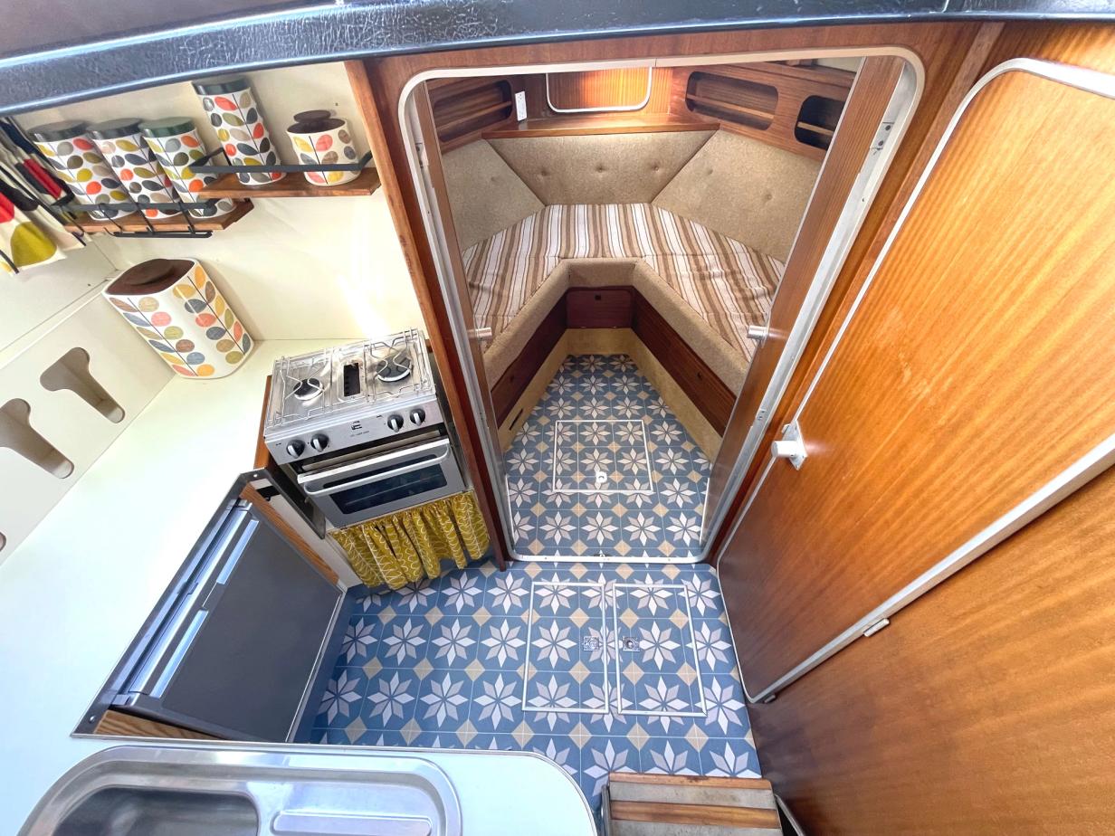 Broom Crown 37 Flybridge Boat For Sale Norfolk Broom Boat Sales 