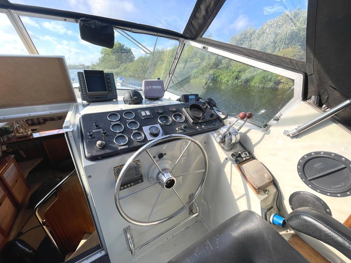 Broom Crown 37 Flybridge Boat For Sale Norfolk Broom Boat Sales 