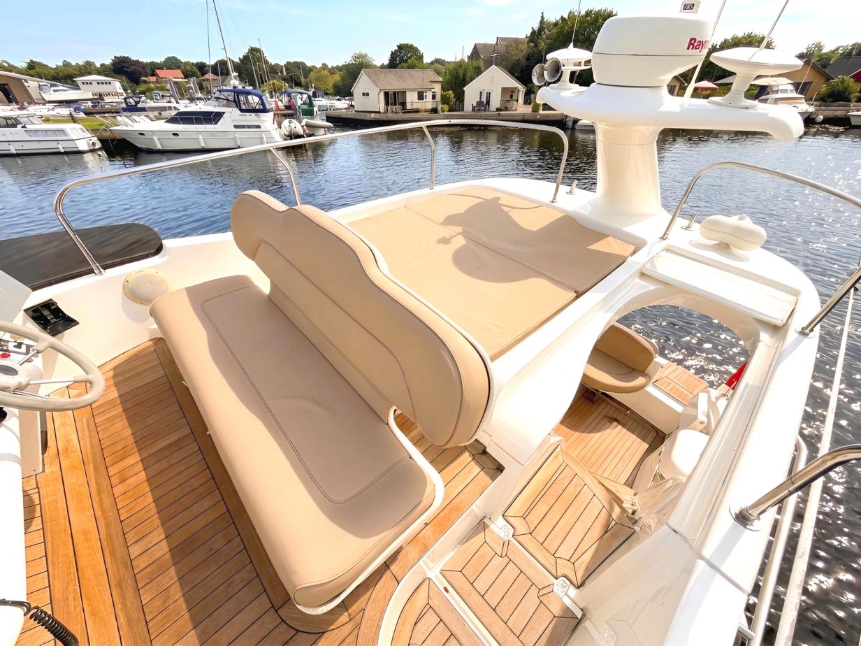 Sealine 330 Statesman For Sale Broom Boat Sales Flybridge Sunpad