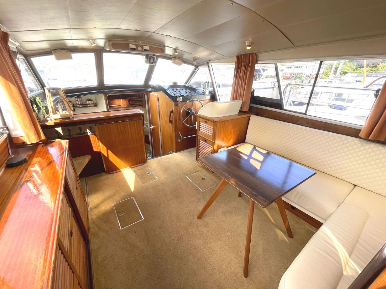 Broom Crown 37 Flybridge Boat For Sale Norfolk Broom Boat Sales 