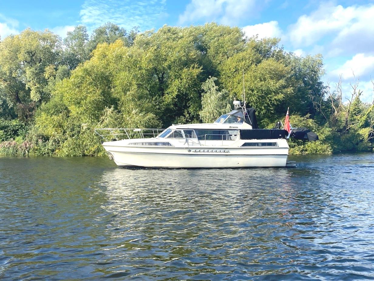 Broom Crown 37 Flybridge Boat For Sale Norfolk Broom Boat Sales 
