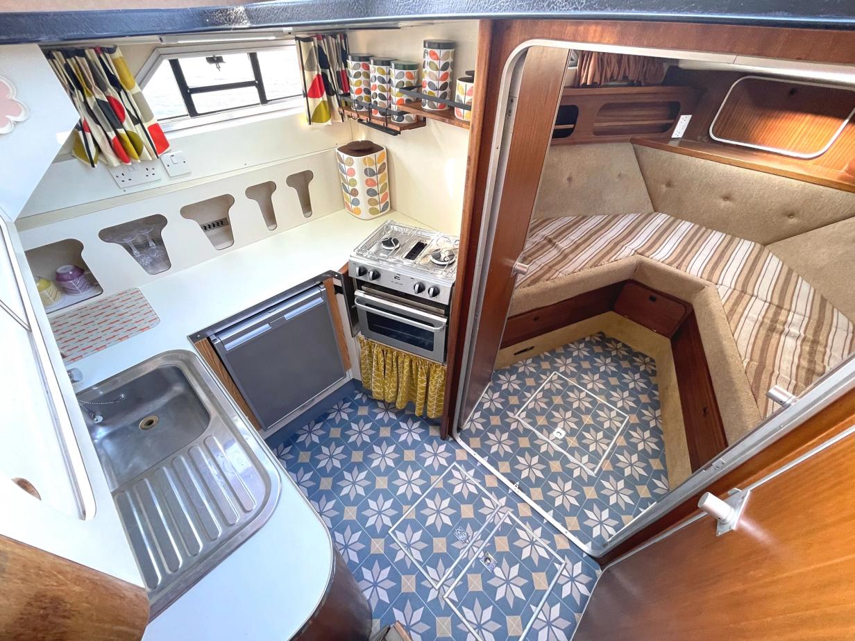 Broom Crown 37 Flybridge Boat For Sale Norfolk Broom Boat Sales 