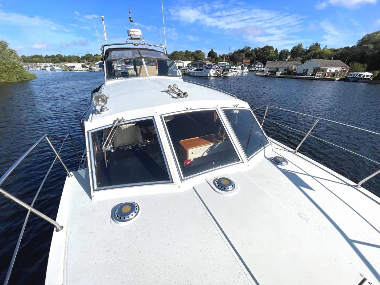 Broom Crown 37 Flybridge Boat For Sale Norfolk Broom Boat Sales 