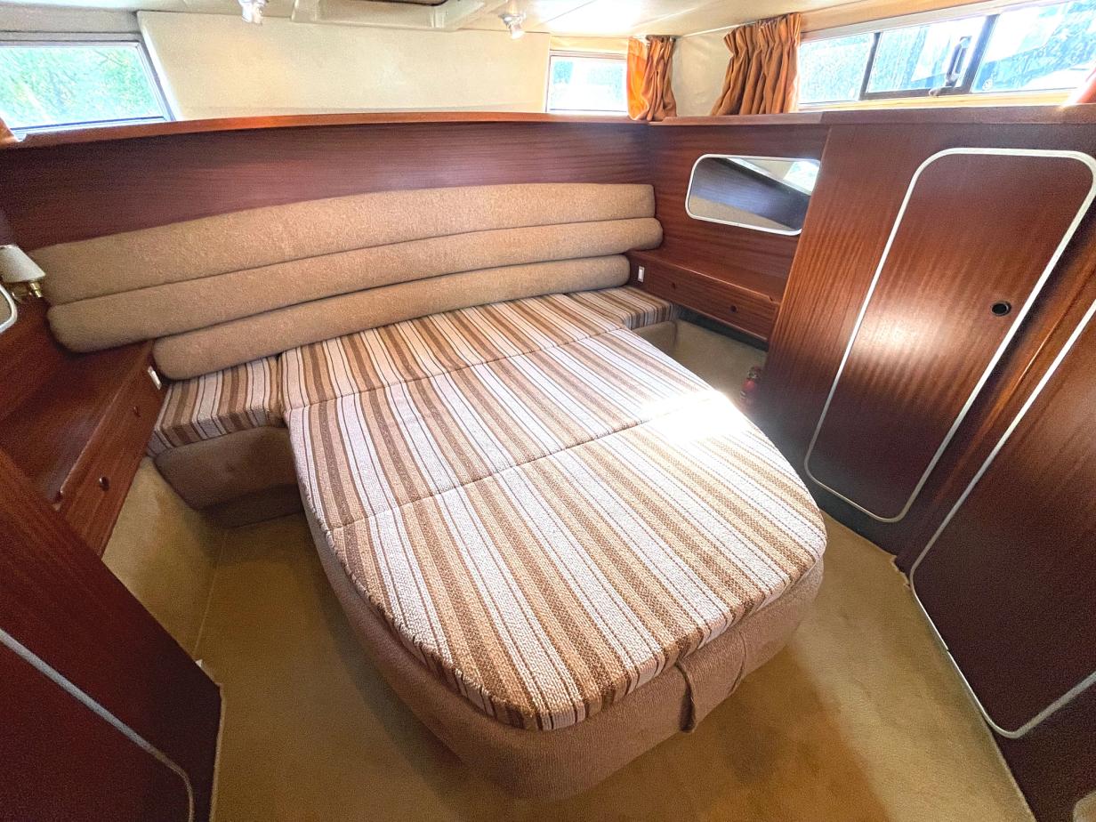 Broom Crown 37 Flybridge Boat For Sale Norfolk Broom Boat Sales 