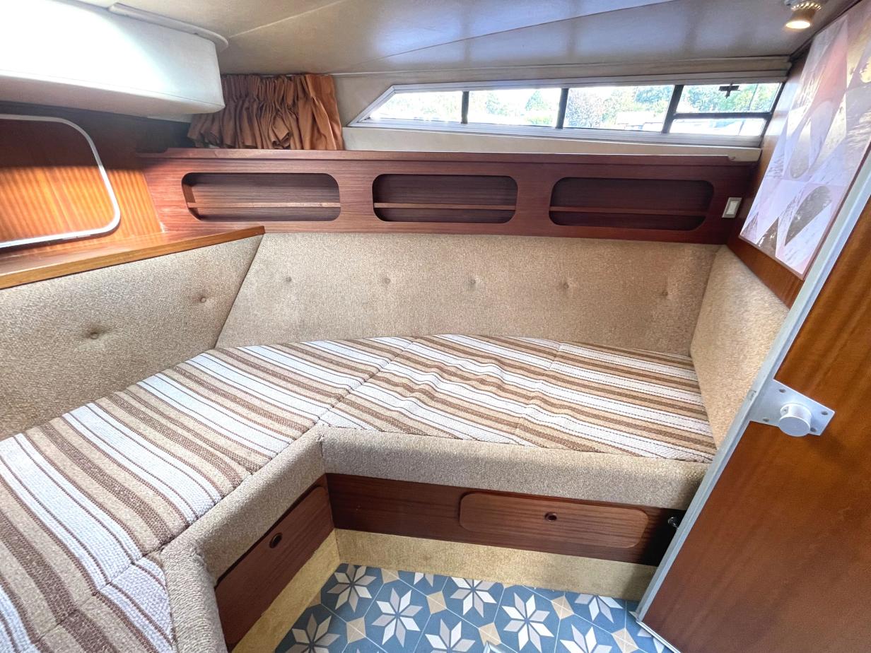 Broom Crown 37 Flybridge Boat For Sale Norfolk Broom Boat Sales 