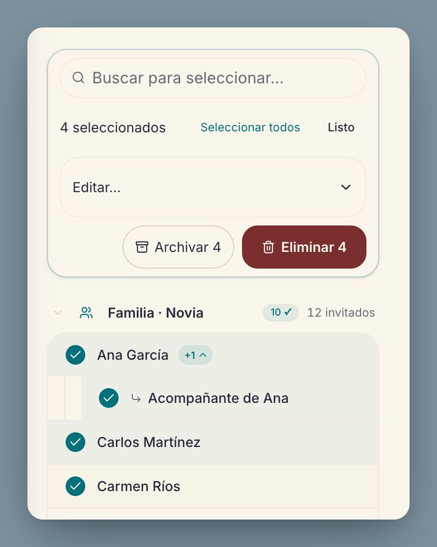 El modo selección en un teléfono: Ana García y su acompañante marcados juntos, y la barra con Editar, Archivar y Eliminar.