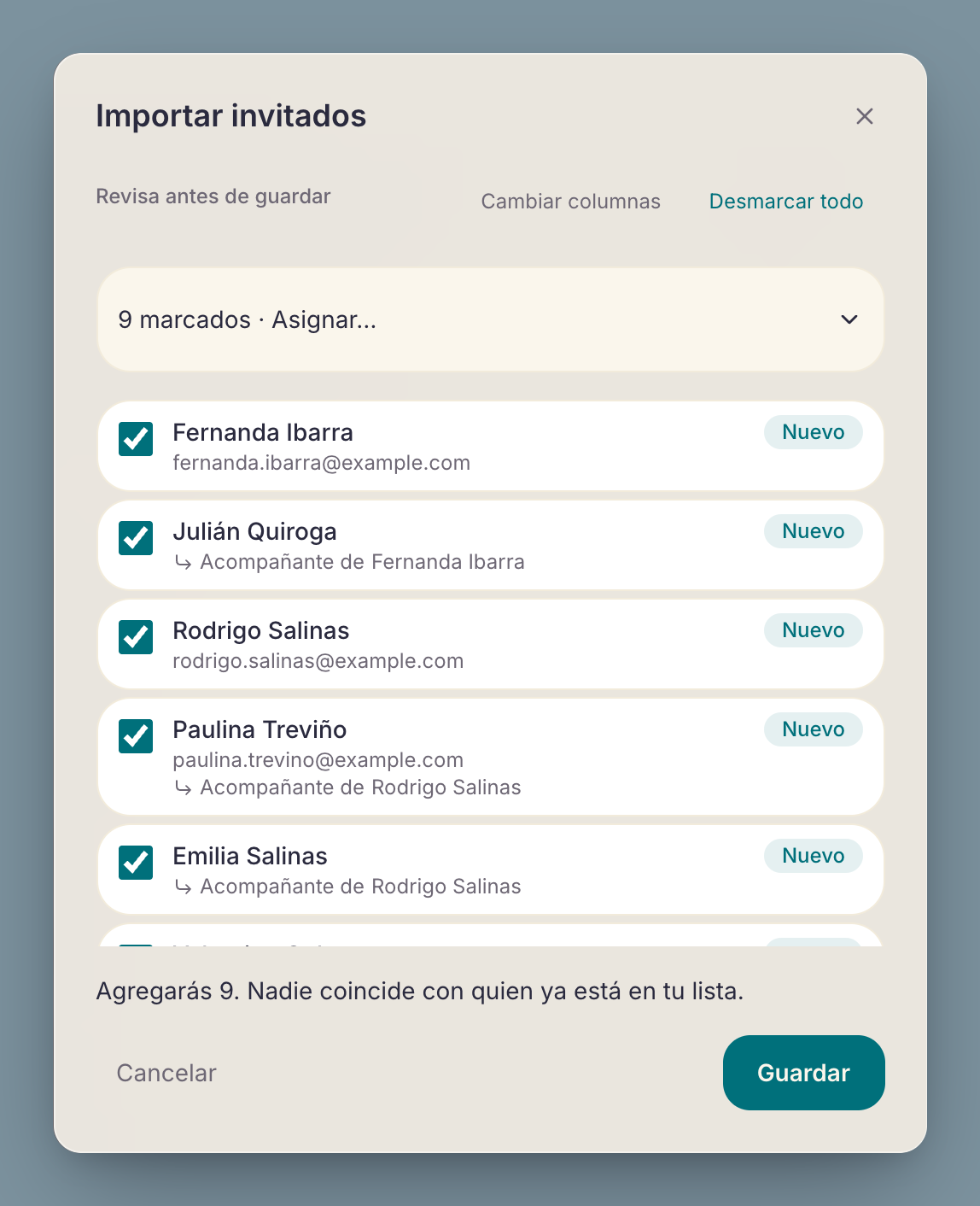 La revisión de una importación: nueve personas marcadas con la etiqueta Nuevo, y los acompañantes con la línea «Acompañante de» y el nombre de su titular.