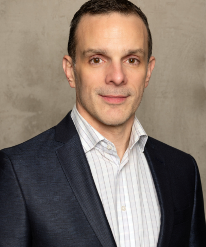 Eric Lowe headshot