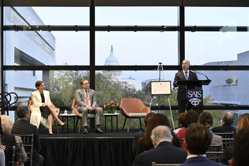 Dmitri Alperovitch Receives Outstanding Americans by Choice Recognition