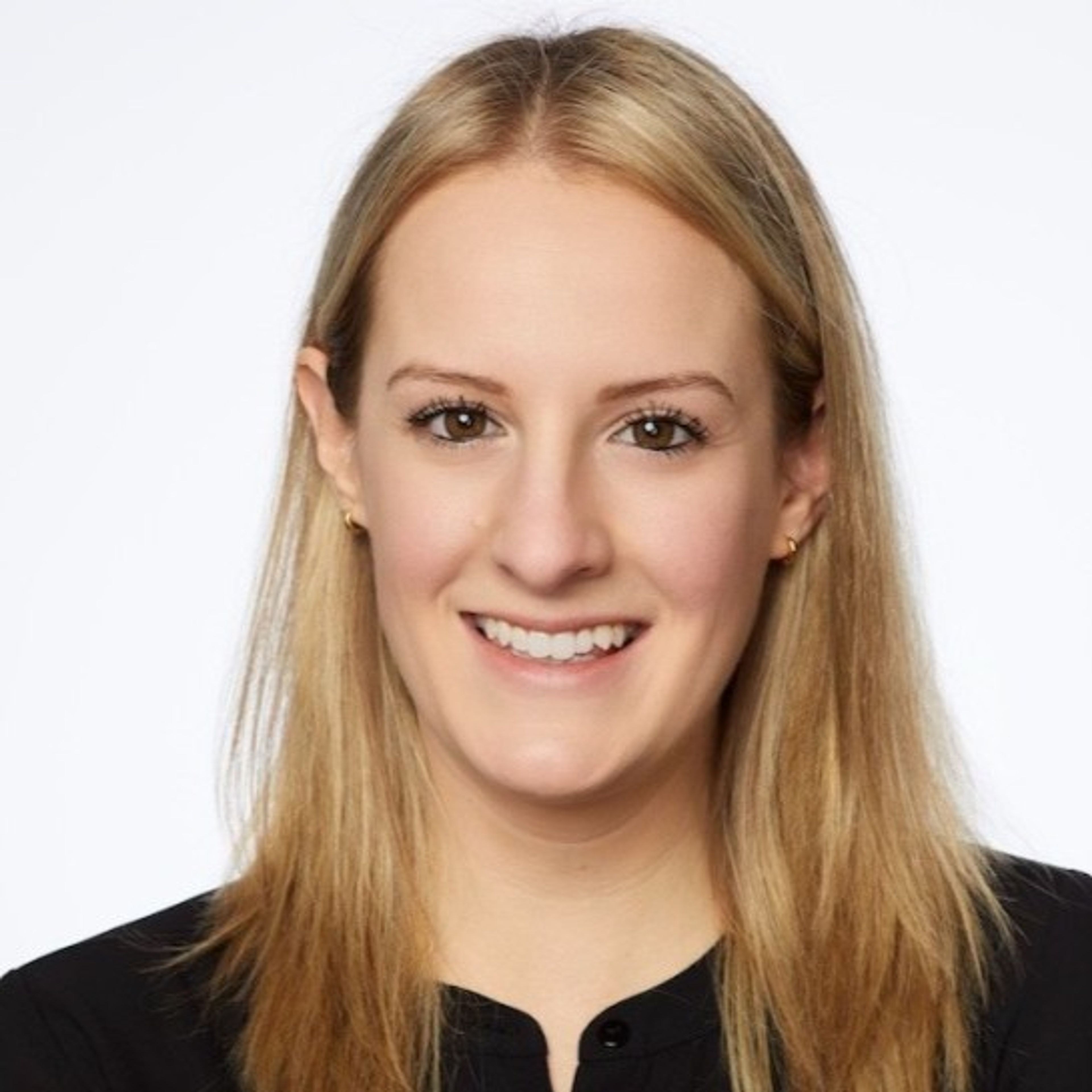 Headshot of a smiling woman with long blonde hair.