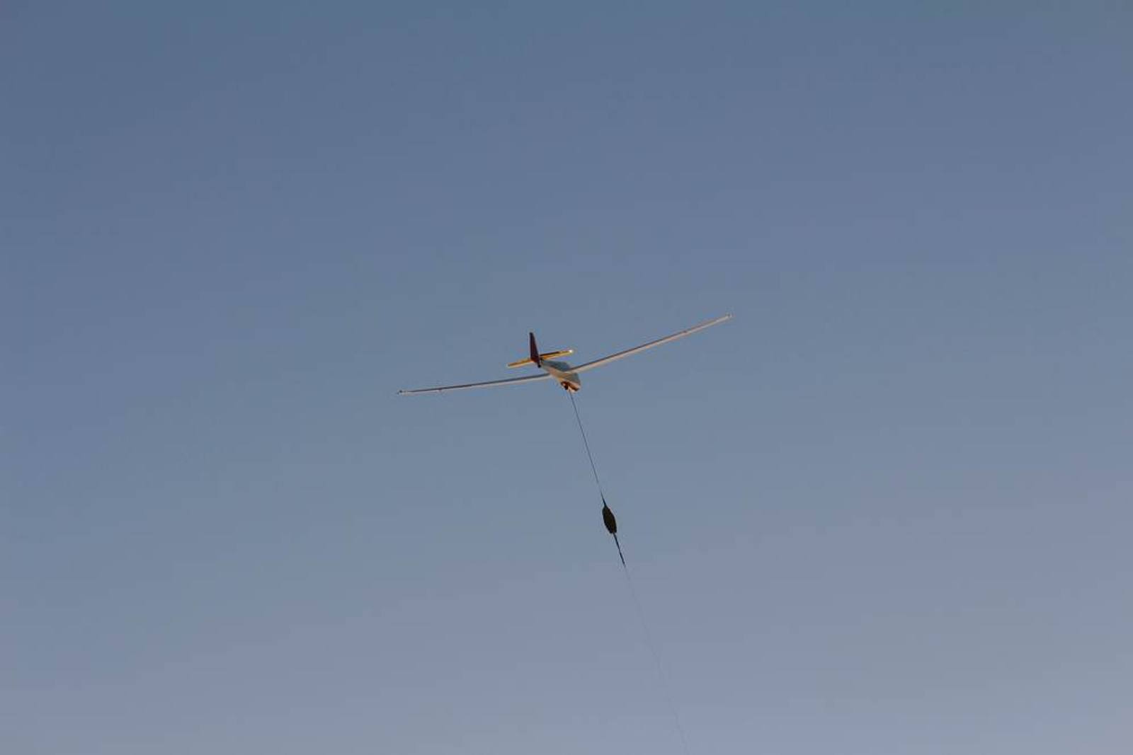 Segelflugzeug im Flugzeugschlepp