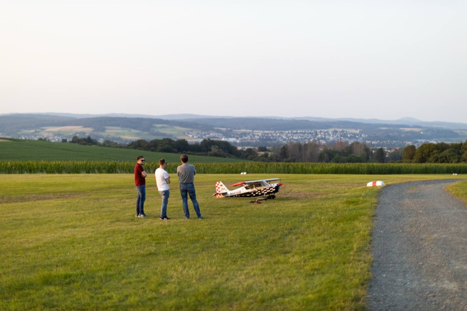 Modellflieger auf dem Flugplatz Braunfels