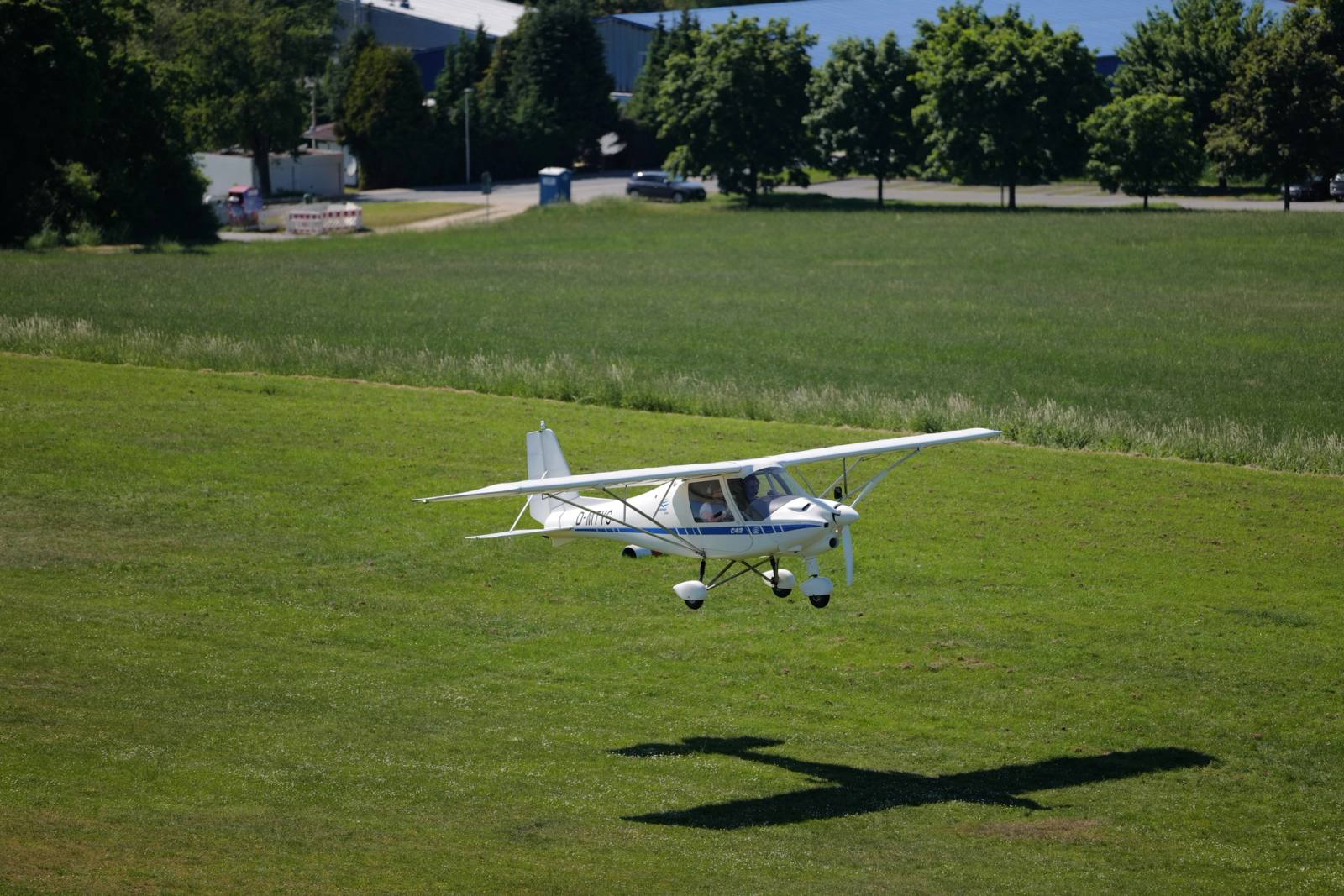 Startendes Ultraleichtflugzeug