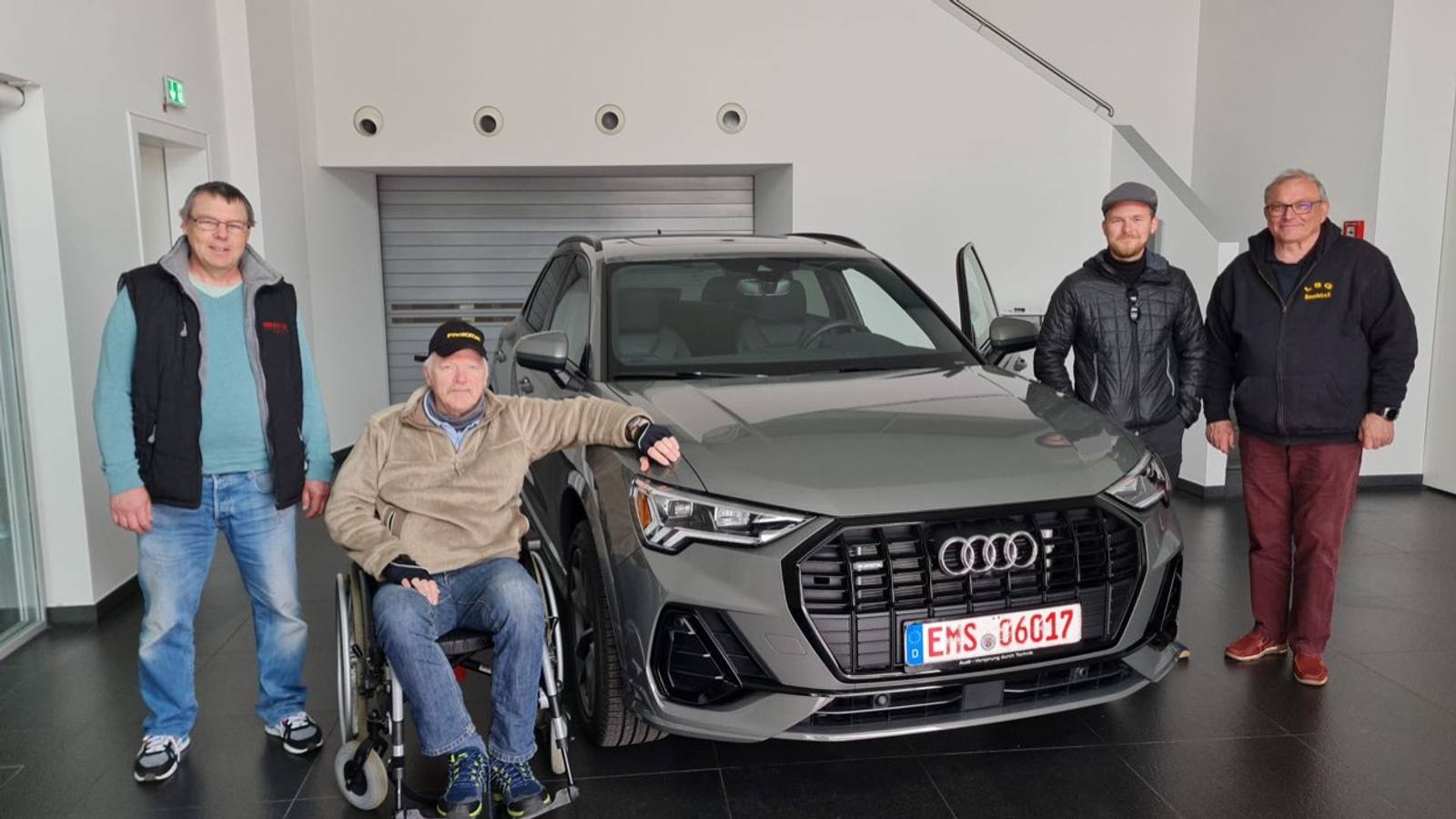 Neues Rettungsfahrzeug abgeholt