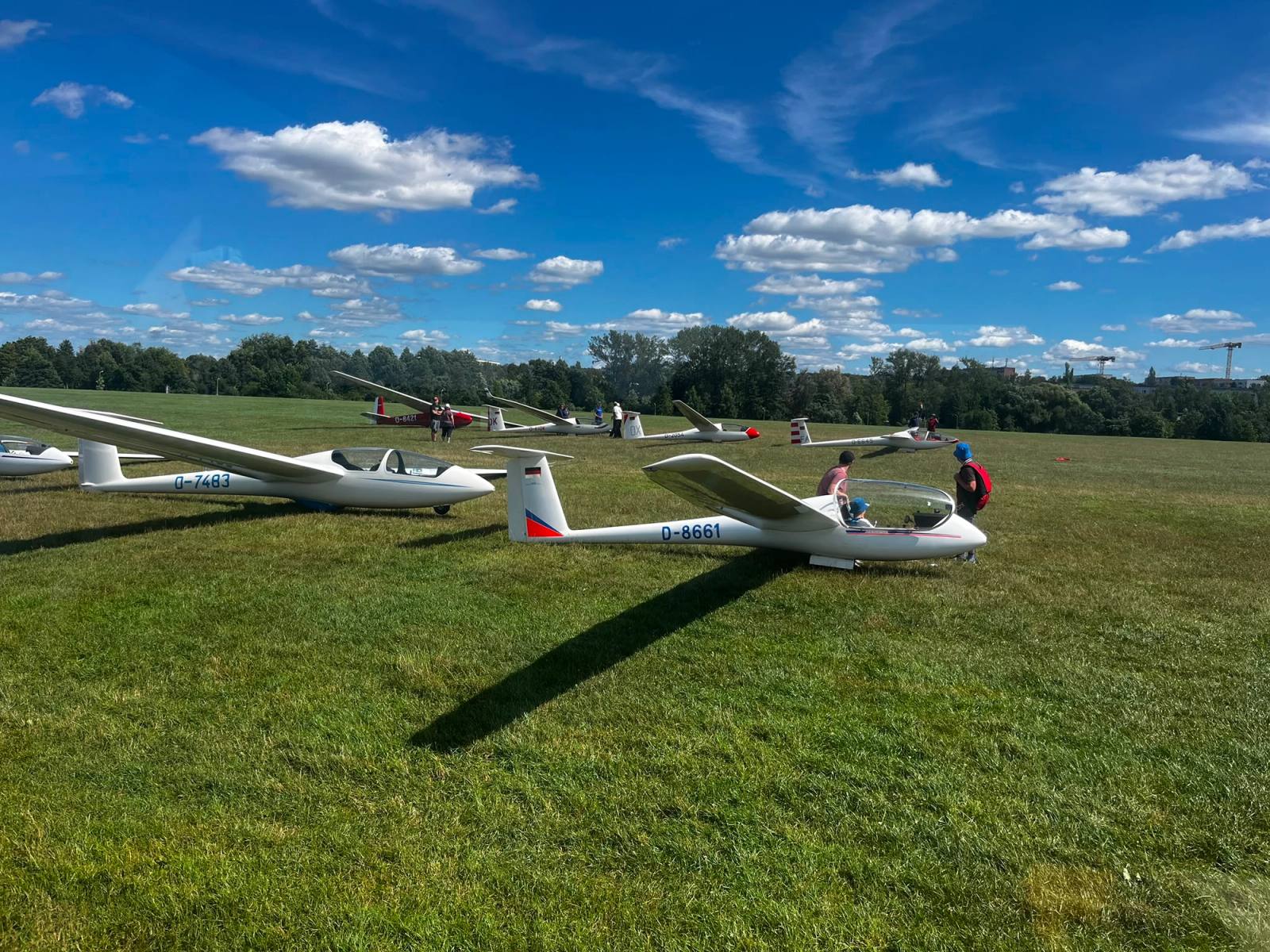 Zahlreiche Segelflugzeuge der LSG Braunfels und der SFG Gedern am Start in Zwickau