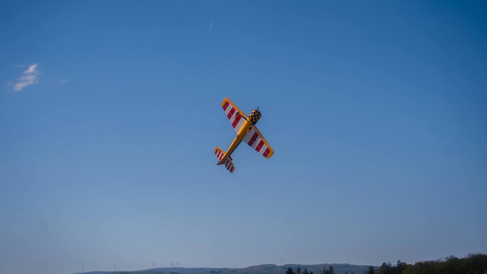Modellflugzeug in der Luft