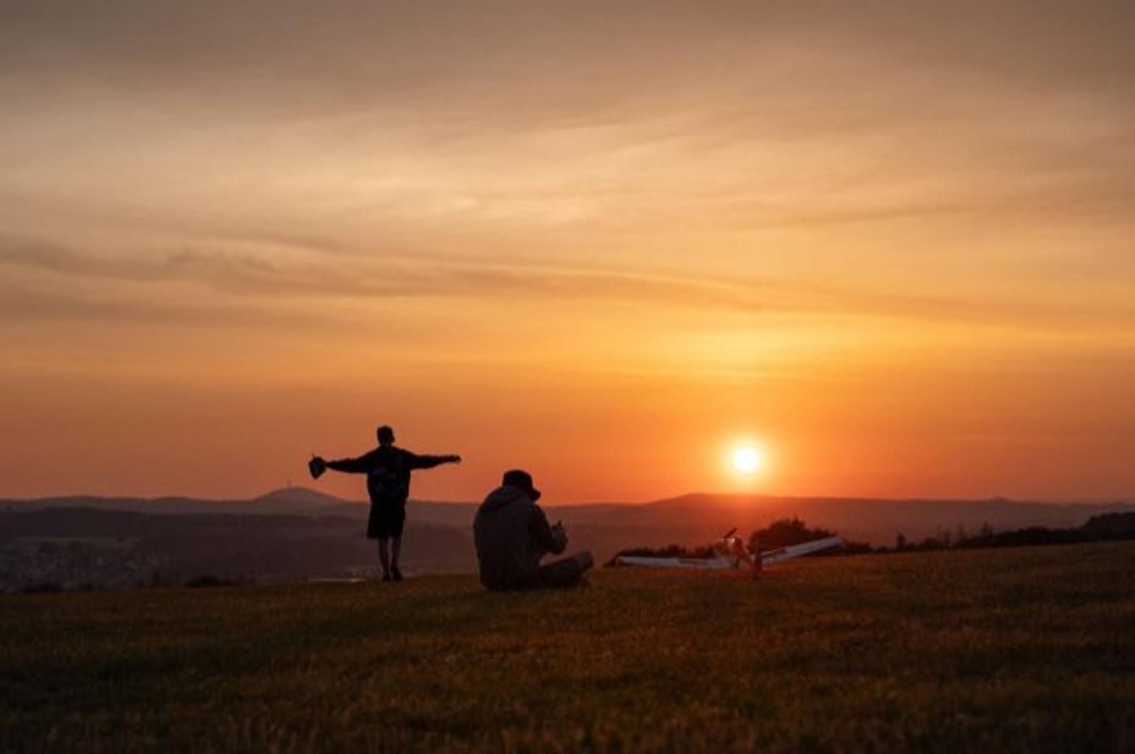 Handstart im Sonnenuntergang