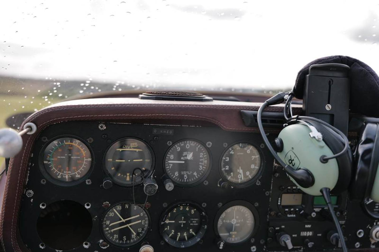 Instrumentenbrett eines Motorflugzeugs
