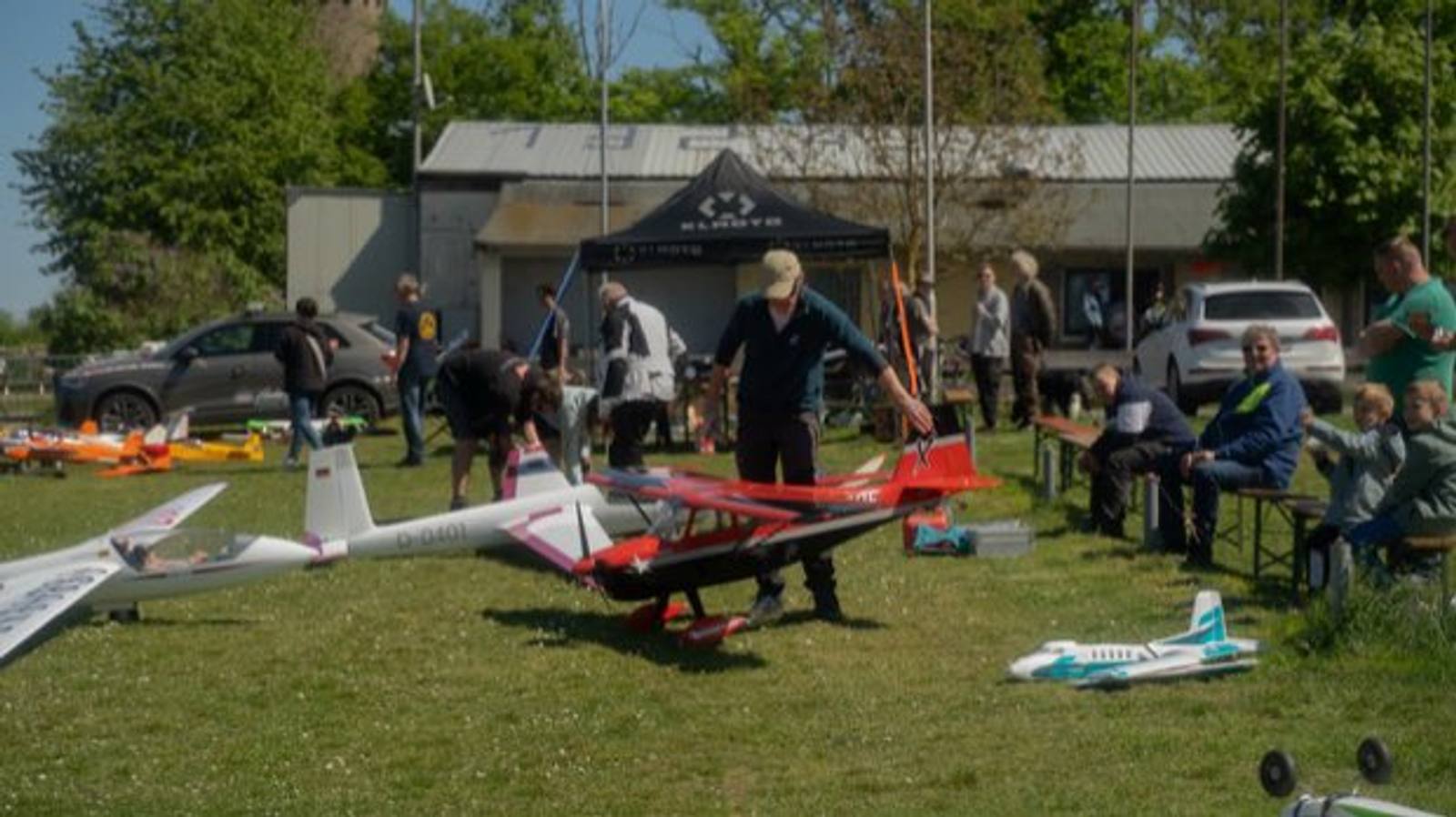 Freundschaftsfliegen am Platz
