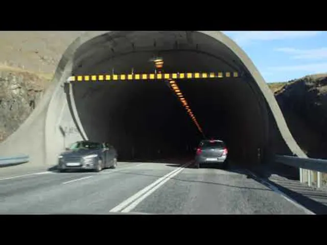 Vehicles entering Hvalfjörður Tunnel.
