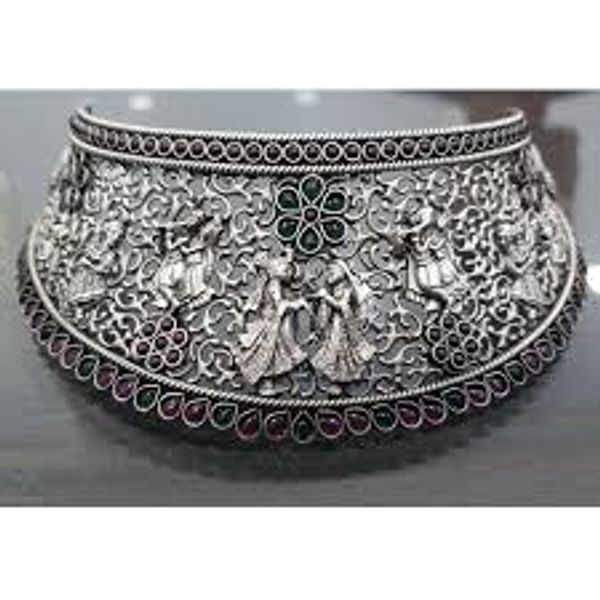 Inspired by temple deities, this piece carries blessings, prosperity, and a deeply traditional essence.