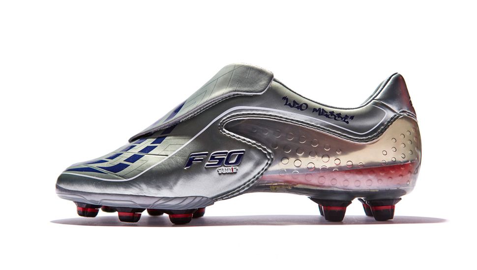 Lateral view, Silver/Blue "Leo Messi" signature colourway
