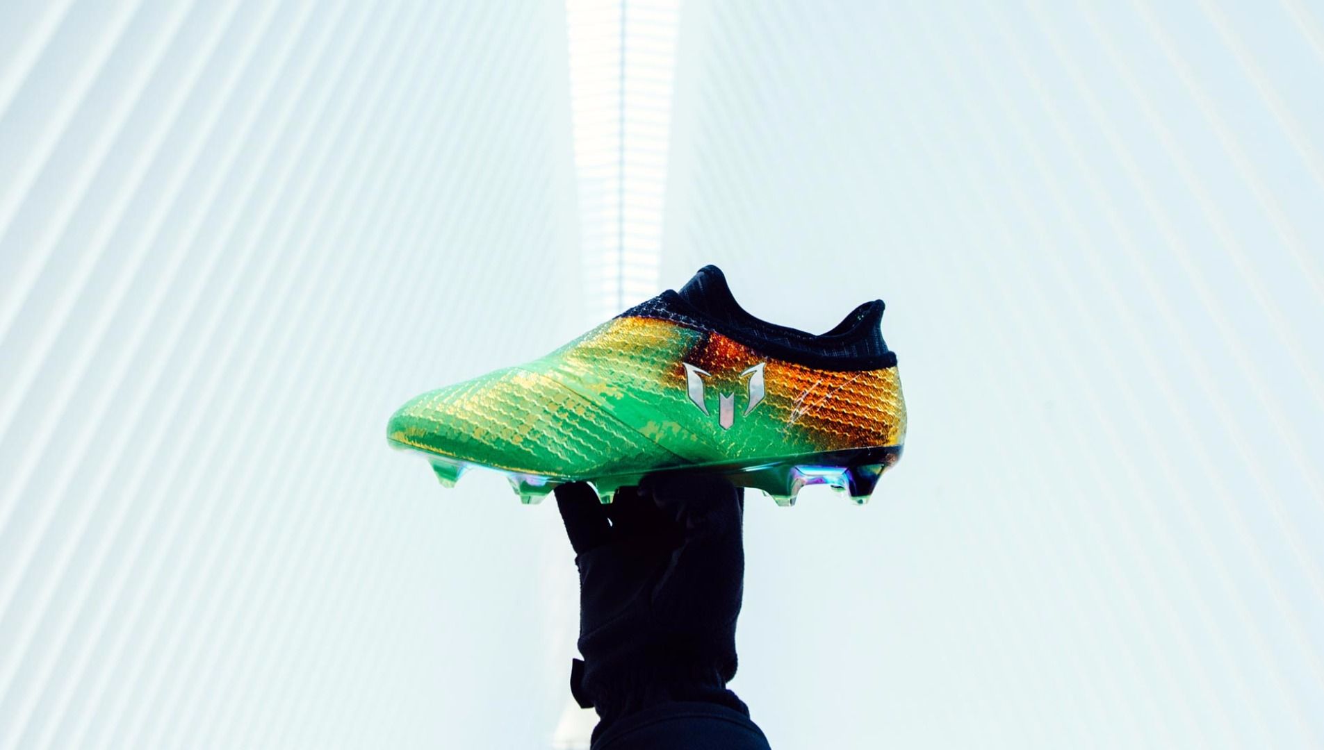 Messi 16.1 10/10 Kryptonite green/iridescent lateral side view