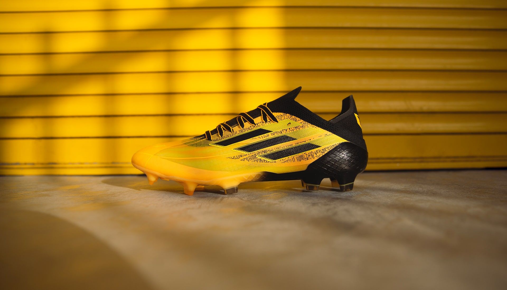 SoccerBible sole/outsole view with Carbitex plate