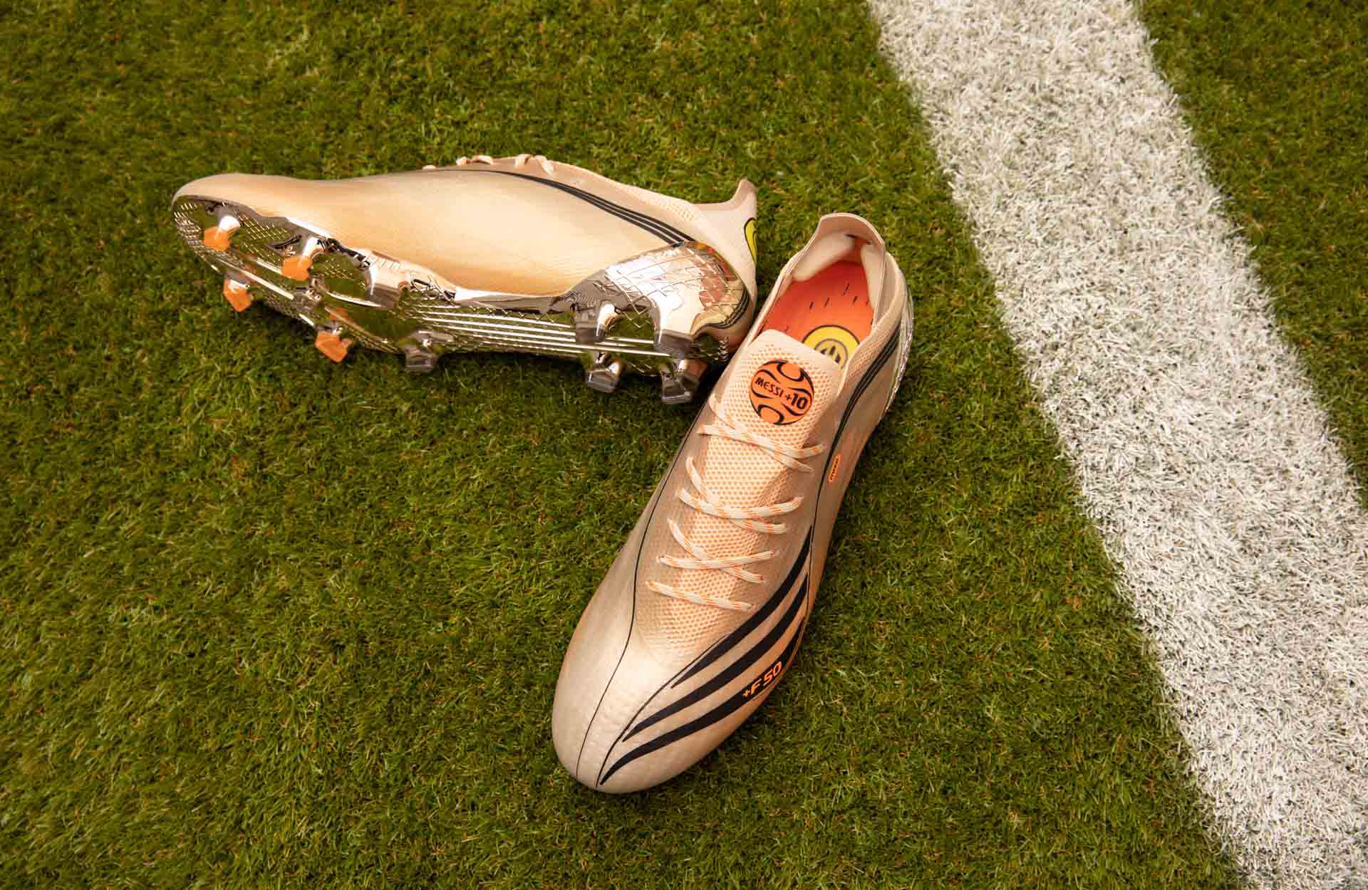 SoccerBible close-up heel and sockliner detail