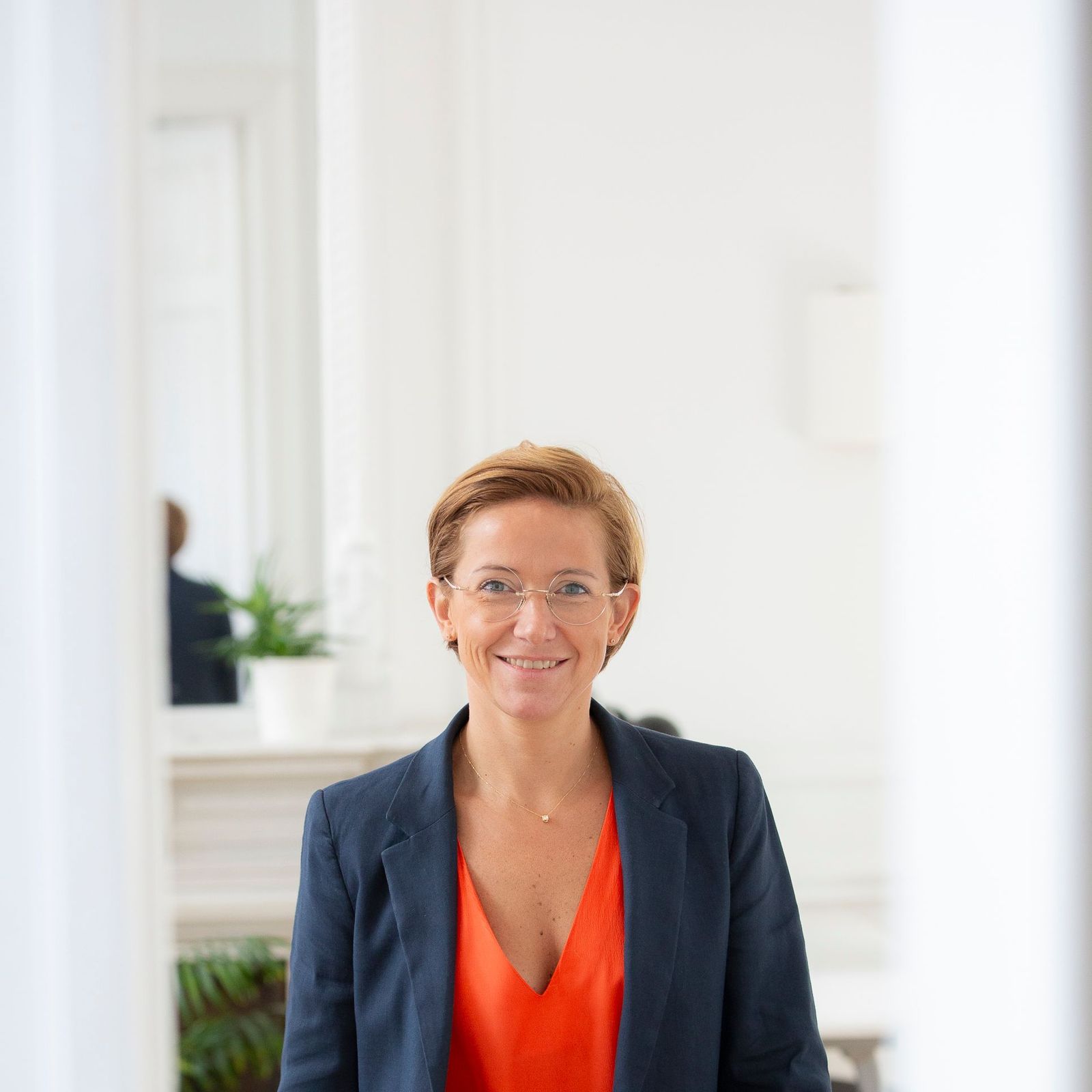Amélie Alleman, founder of Jobloom and recruitment expert, in a professional office setting.