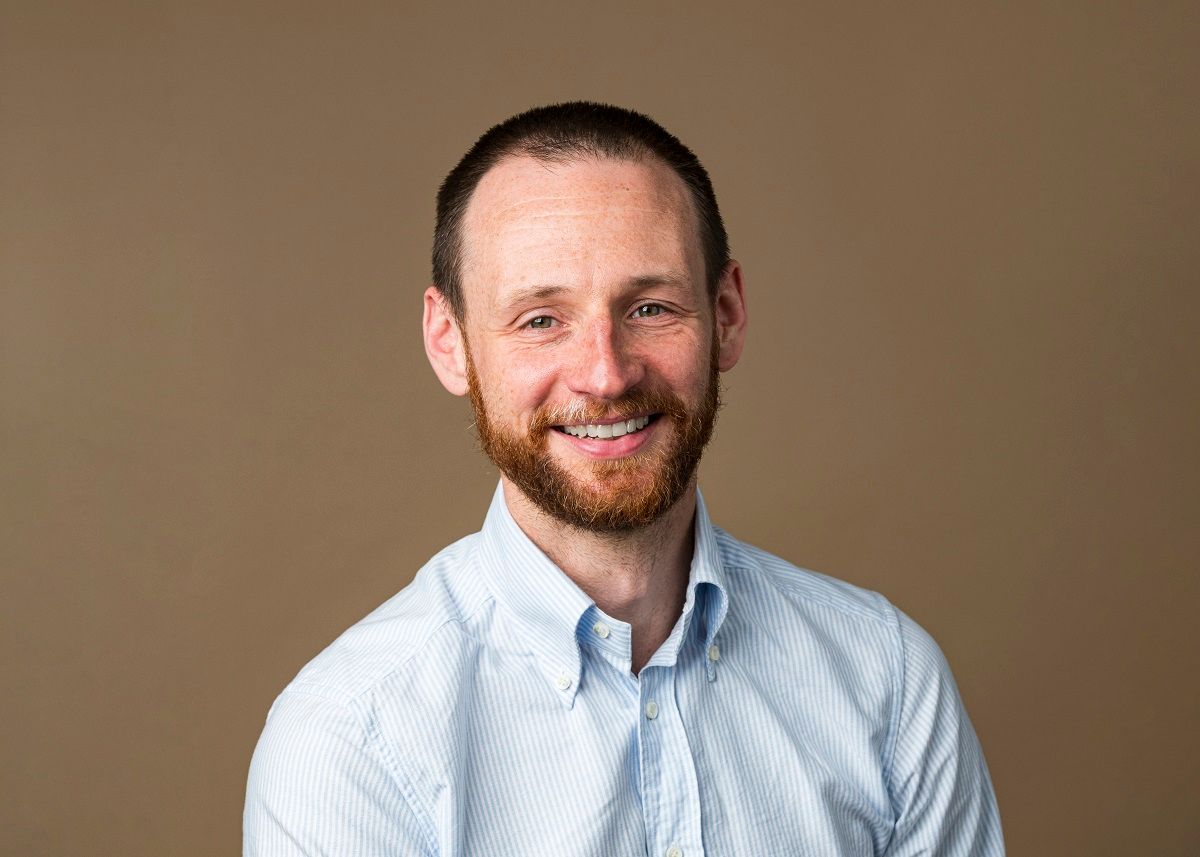 Philip Feast photographed with a colorama background in a studio